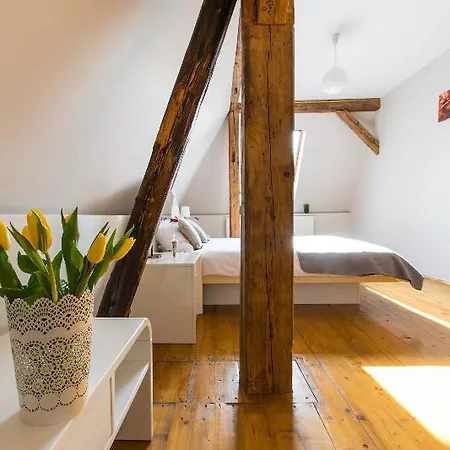 Old Town Slawkowska מלון 3*